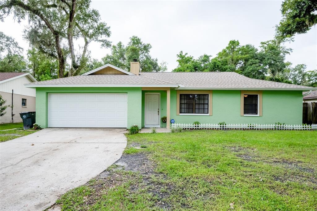 Property Photo: 8010 Fawnridge Circle FL 33610