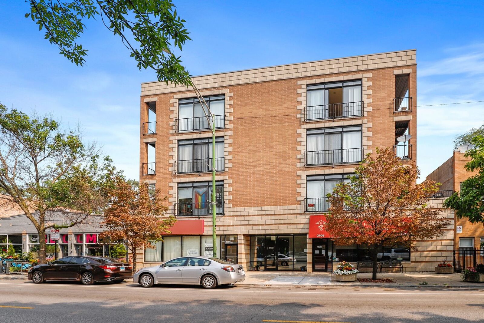 Property Photo: 2306 W Touhy Avenue 304 IL 60645