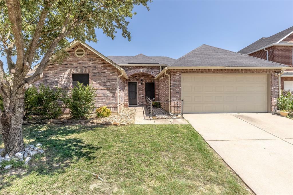 Property Photo:  5233 Blue Circle  TX 76137 