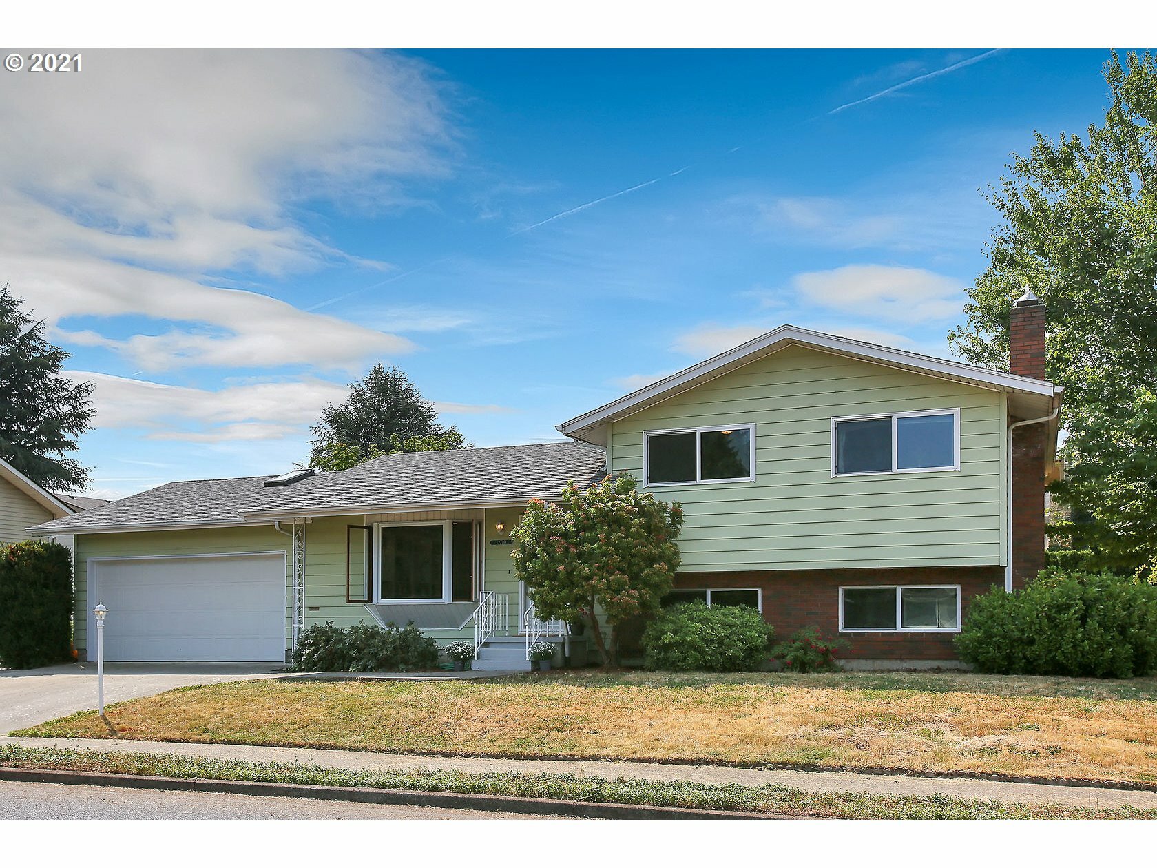 Property Photo: 12710 NE Morris St OR 97230