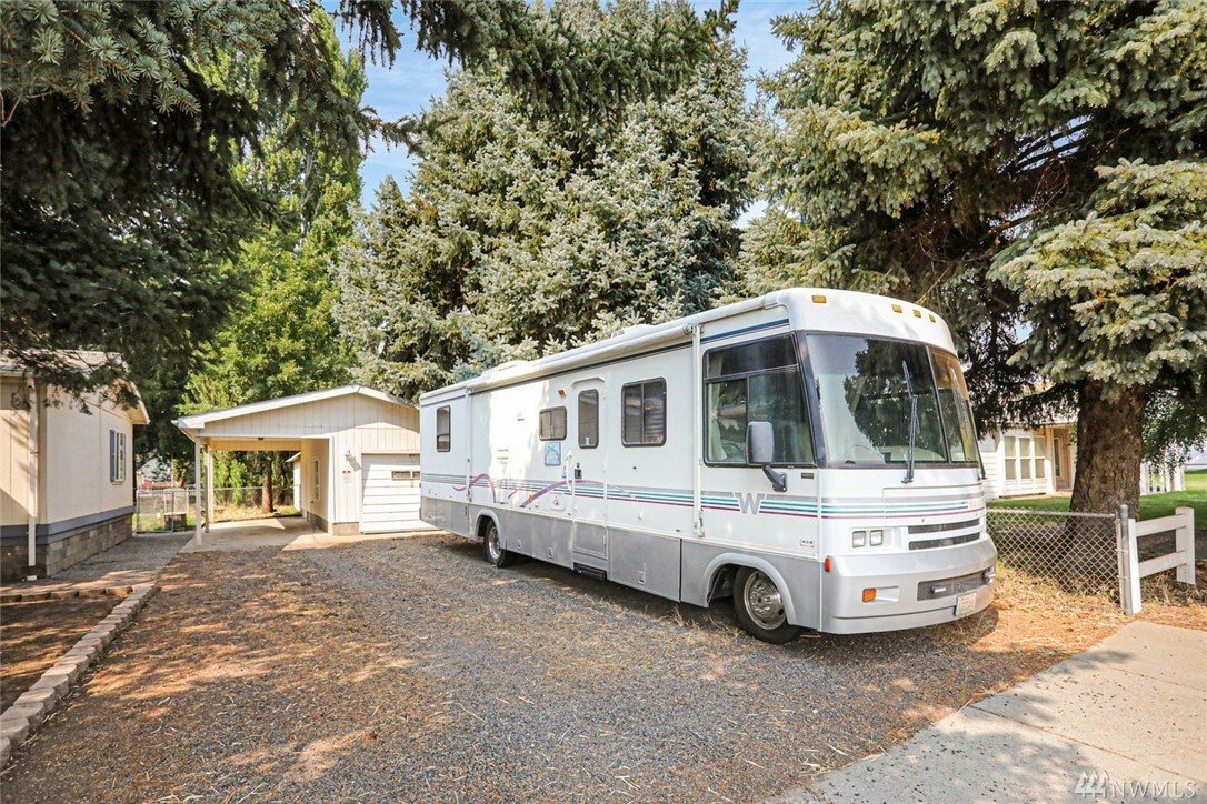 Property Photo: 425 E 8th St WA 99361