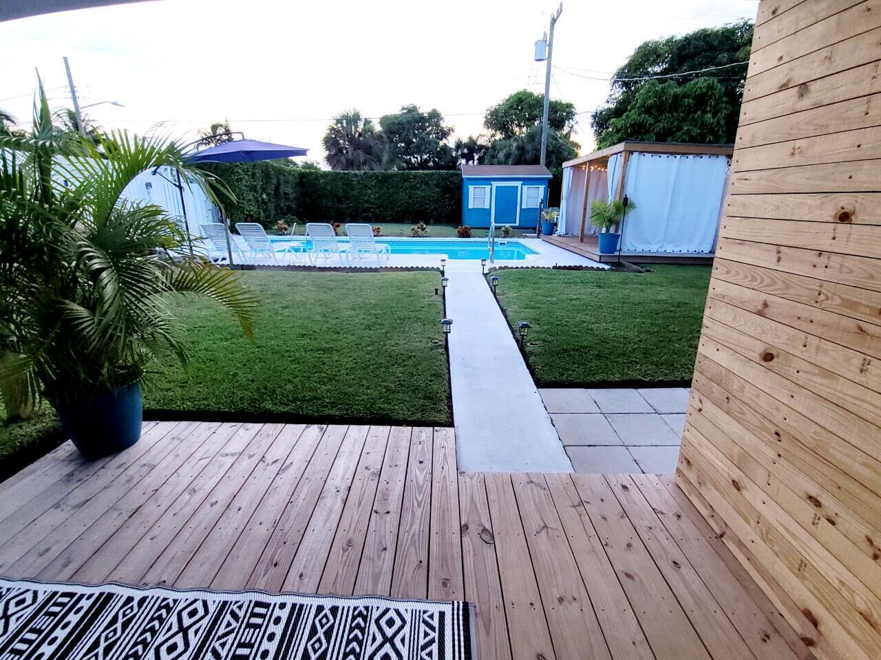Property Photo: 629 S D Street FL 33460