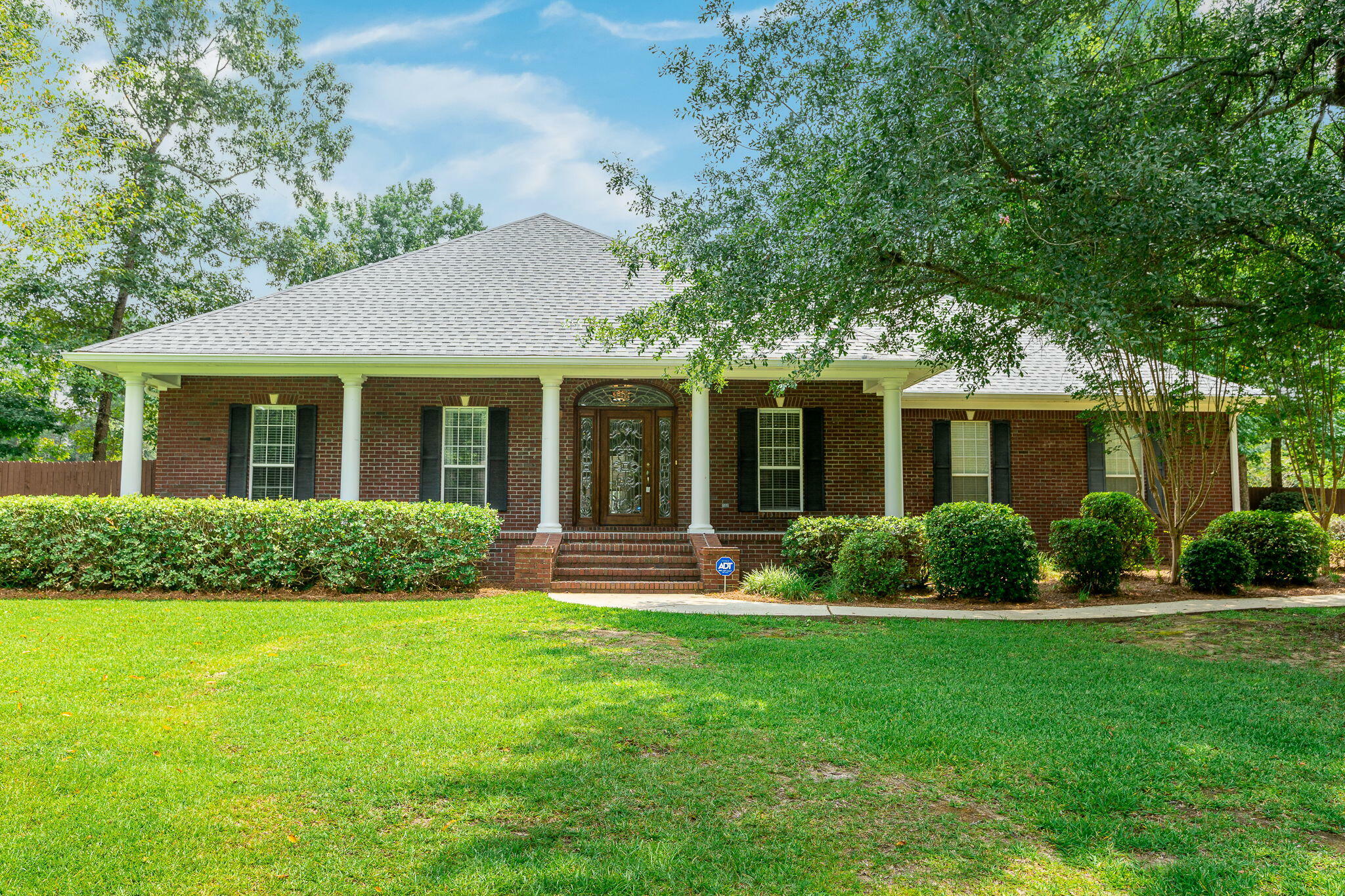 Property Photo:  108 Madison Pl  MS 39402 