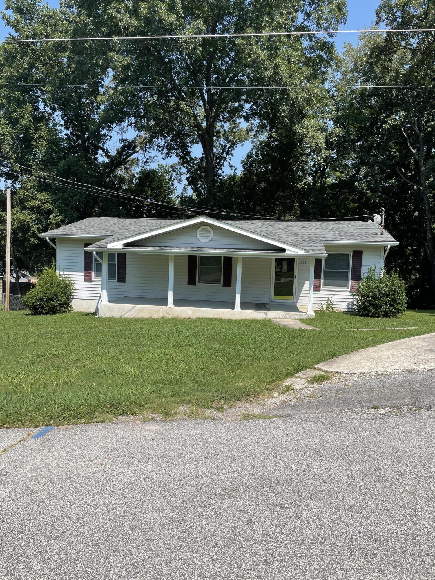 Property Photo: 209 John St TN 37854