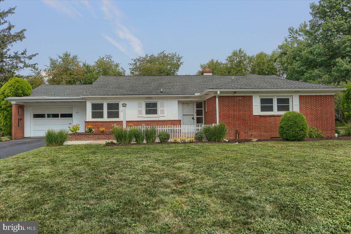 Property Photo:  717 Edgewood Lane  PA 17055 