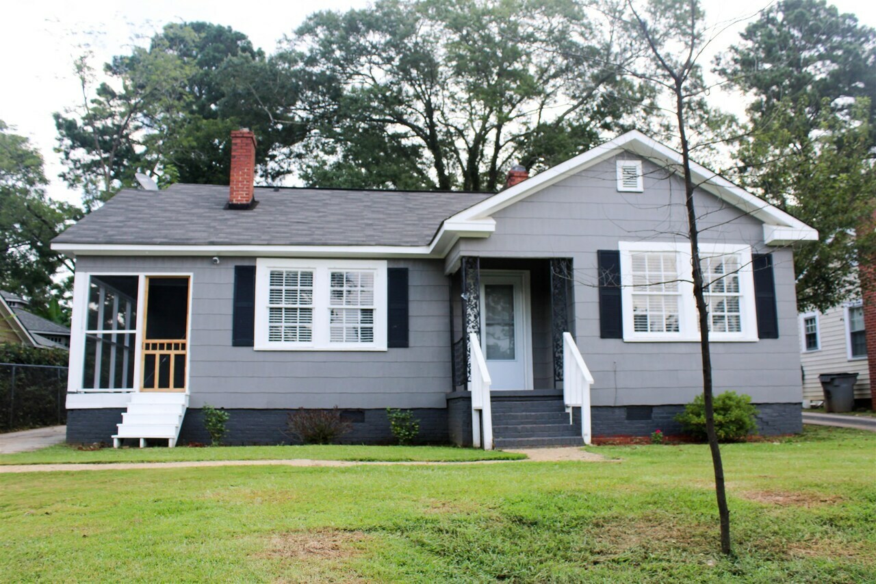 Property Photo:  315 N Lee Street  GA 30240 