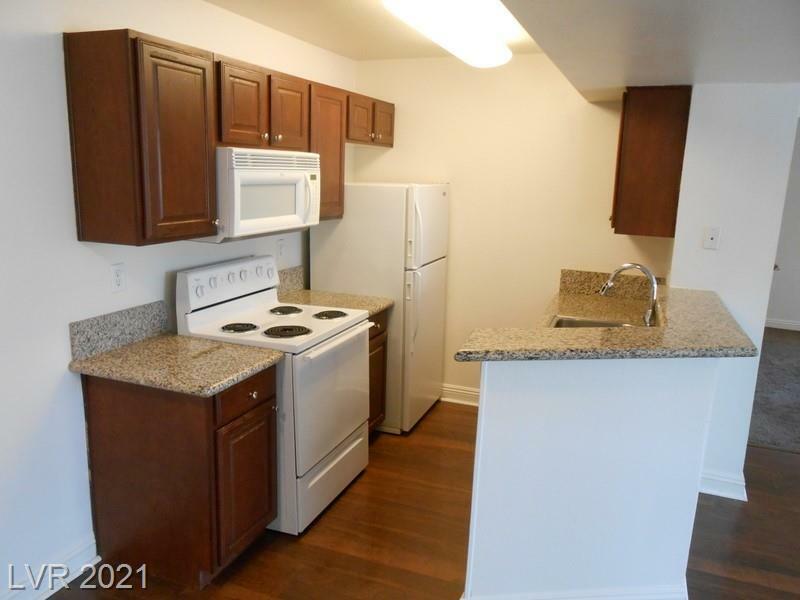 Property Photo:  