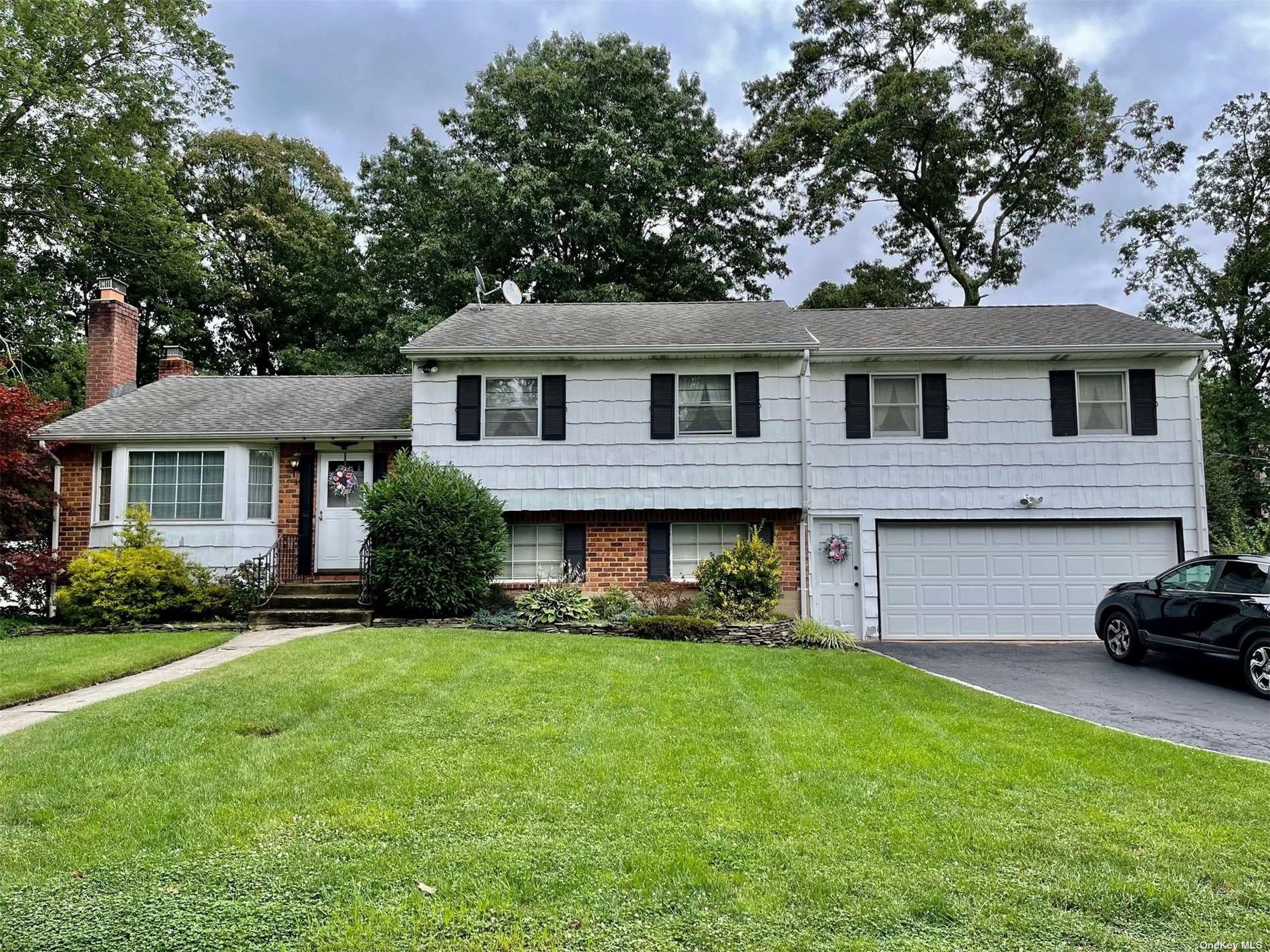 7 Blue Goose Lane  Huntington NY 11743 photo