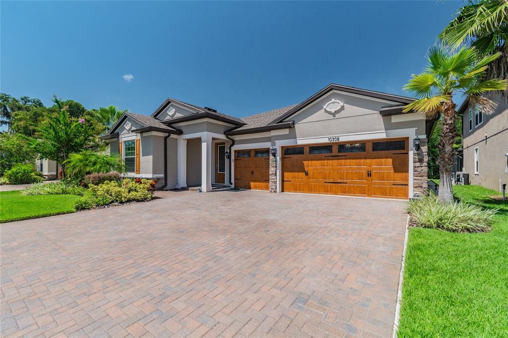 Property Photo:  10308 Scarlet Chase Drive  FL 33569 