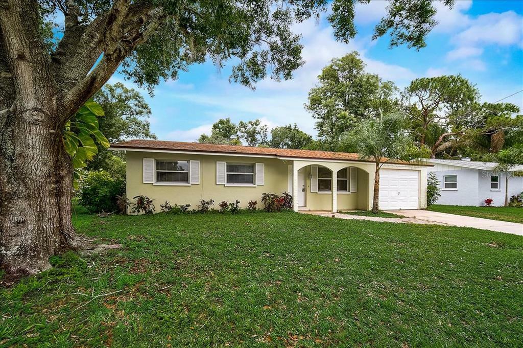 Property Photo:  5017 Bell Meade Drive  FL 34232 