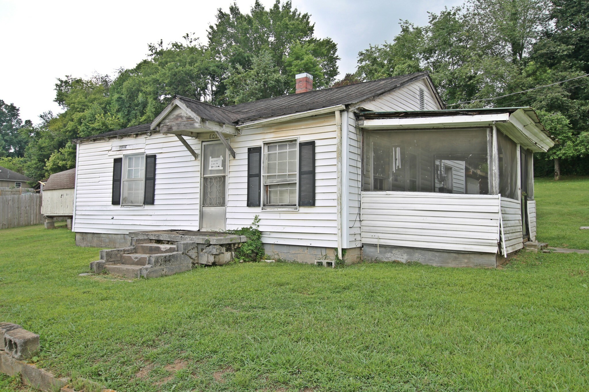 Property Photo:  601 Dorris St  TN 37172 