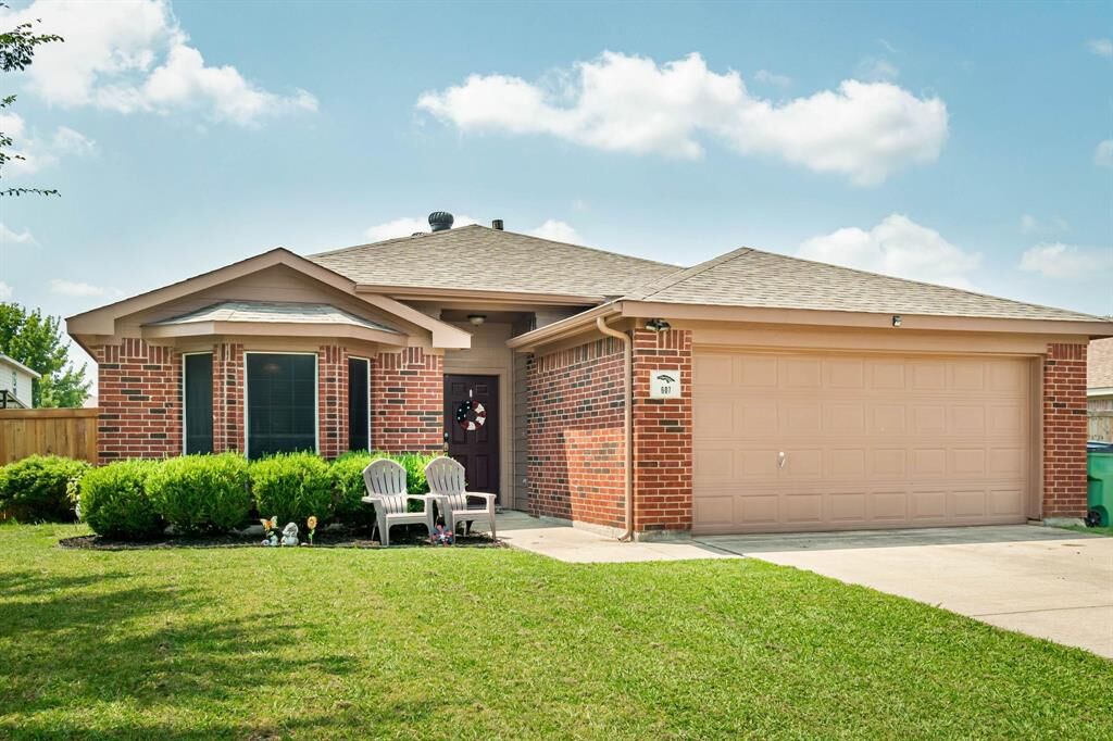 Property Photo:  607 Lonestar Park Lane  TX 76259 
