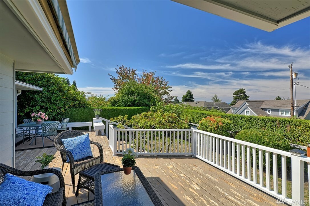 Property Photo:  1052 Sprague St  WA 98020 