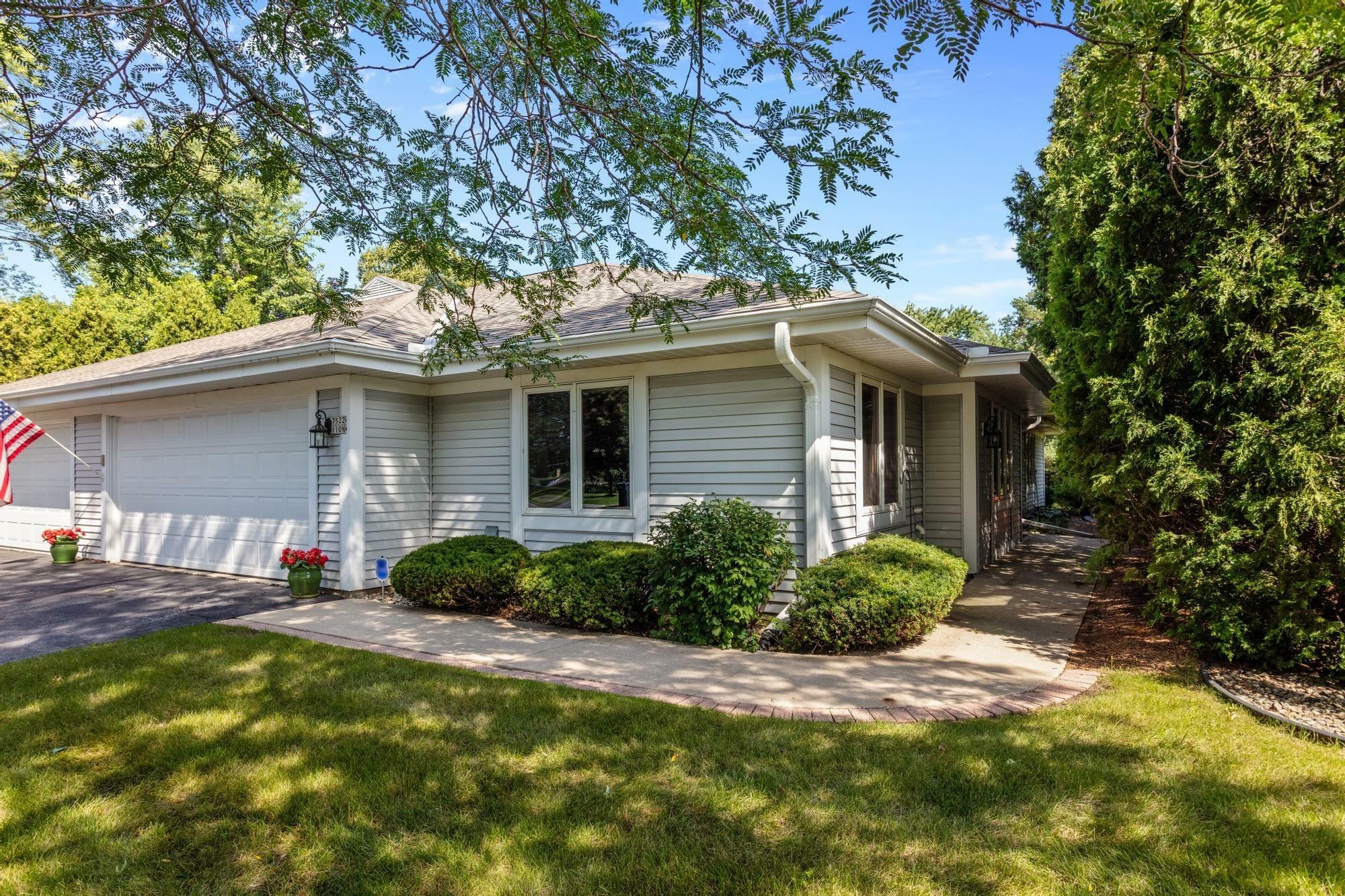 Property Photo:  7522 W Mequon Square Dr  WI 53092 