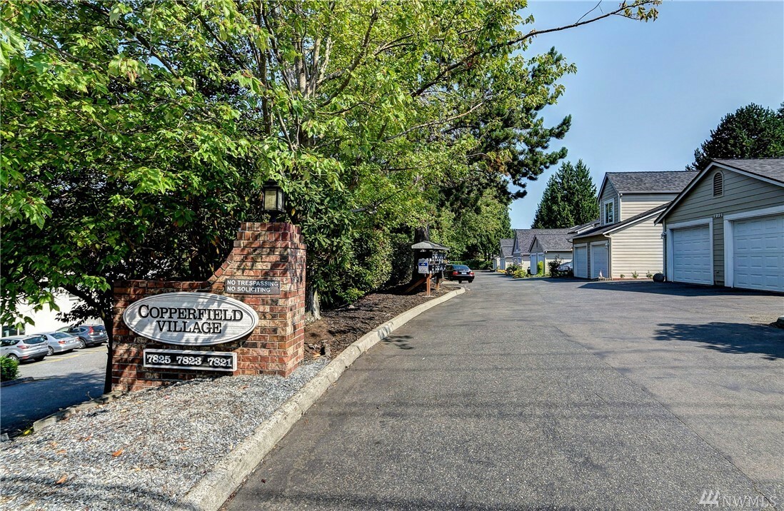 Property Photo: 7821 196th St SW B WA 98026