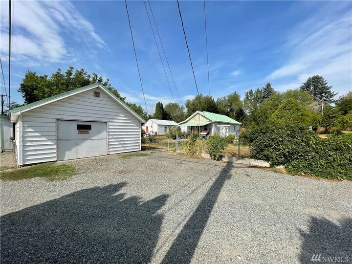 Property Photo: 433 Okoma Dr WA 98841