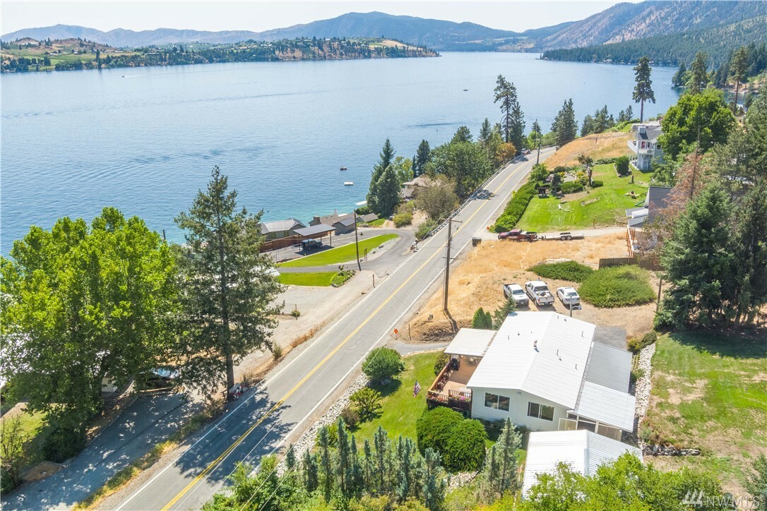 15071 S Lakeshore Rd  Chelan WA 98816 photo