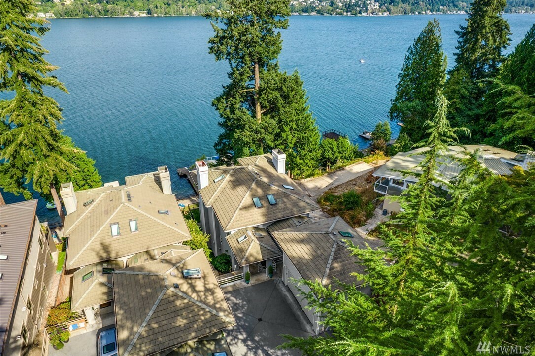 Property Photo:  2410 W Lake Sammamish Pkwy NE  WA 98052 