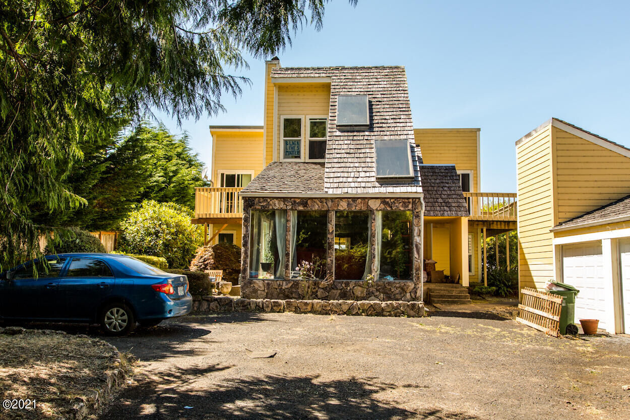 Property Photo: 2240 S Crestline Drive OR 97394