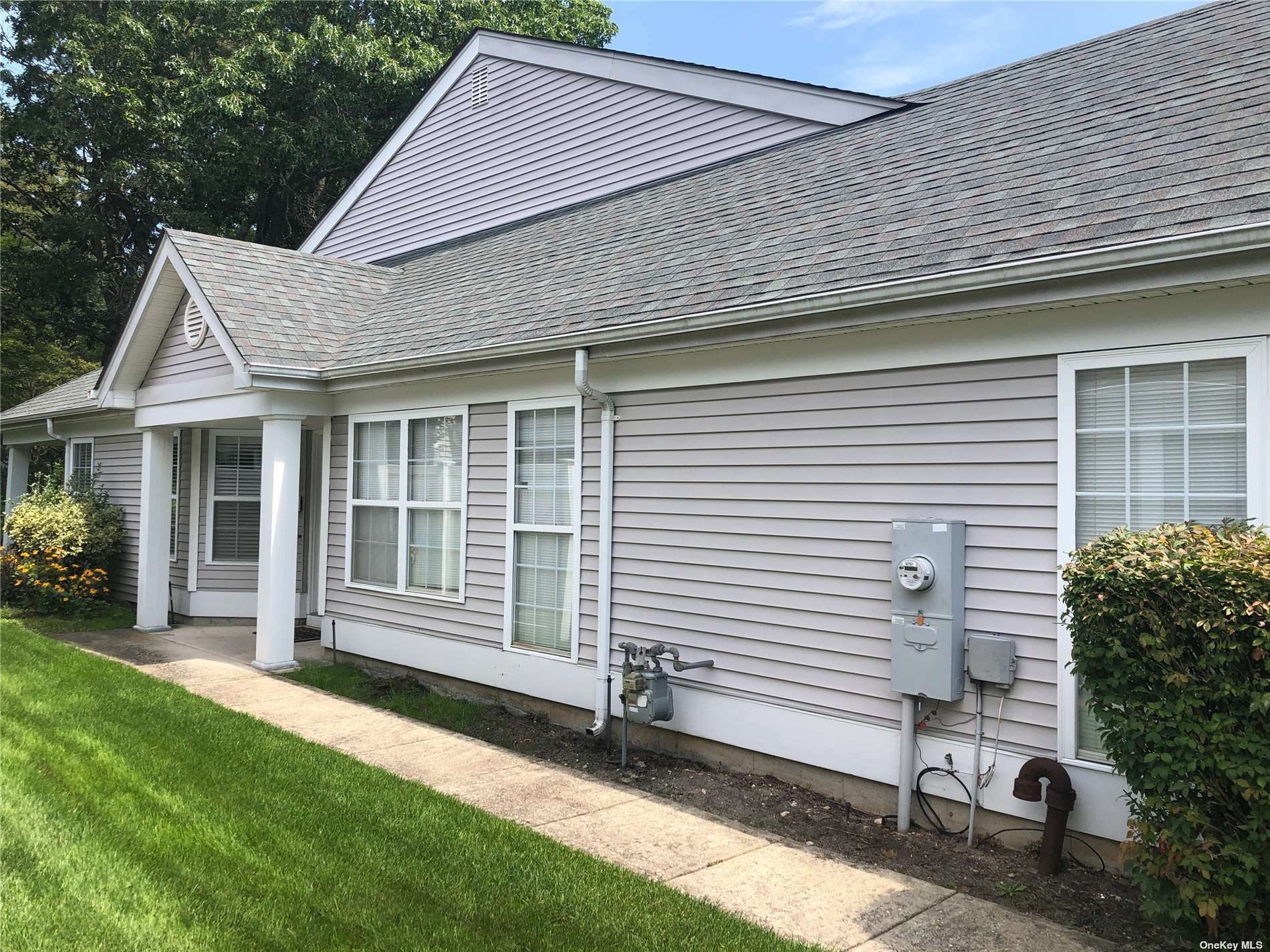 Property Photo:  2 Amagansett Court 2  NY 11961 