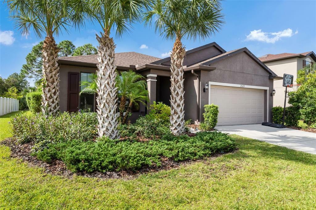 Property Photo:  2529 Sherman Oak Drive  FL 34289 