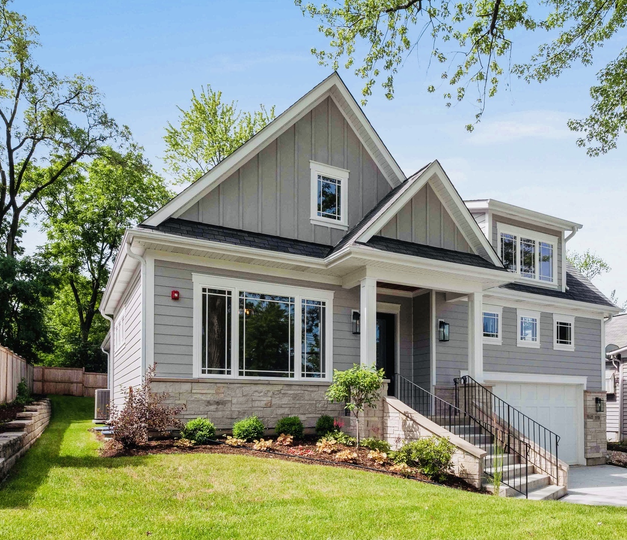 Property Photo:  119 W Hillside Avenue  IL 60010 