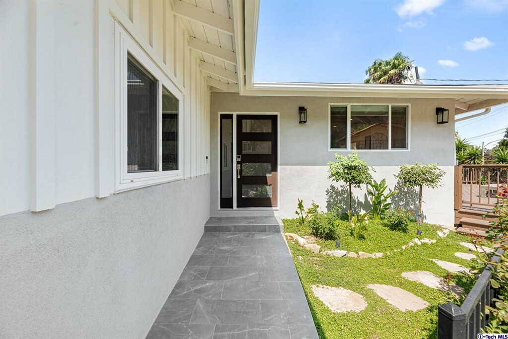 Property Photo:  14880 Jadestone Drive  CA 91403 