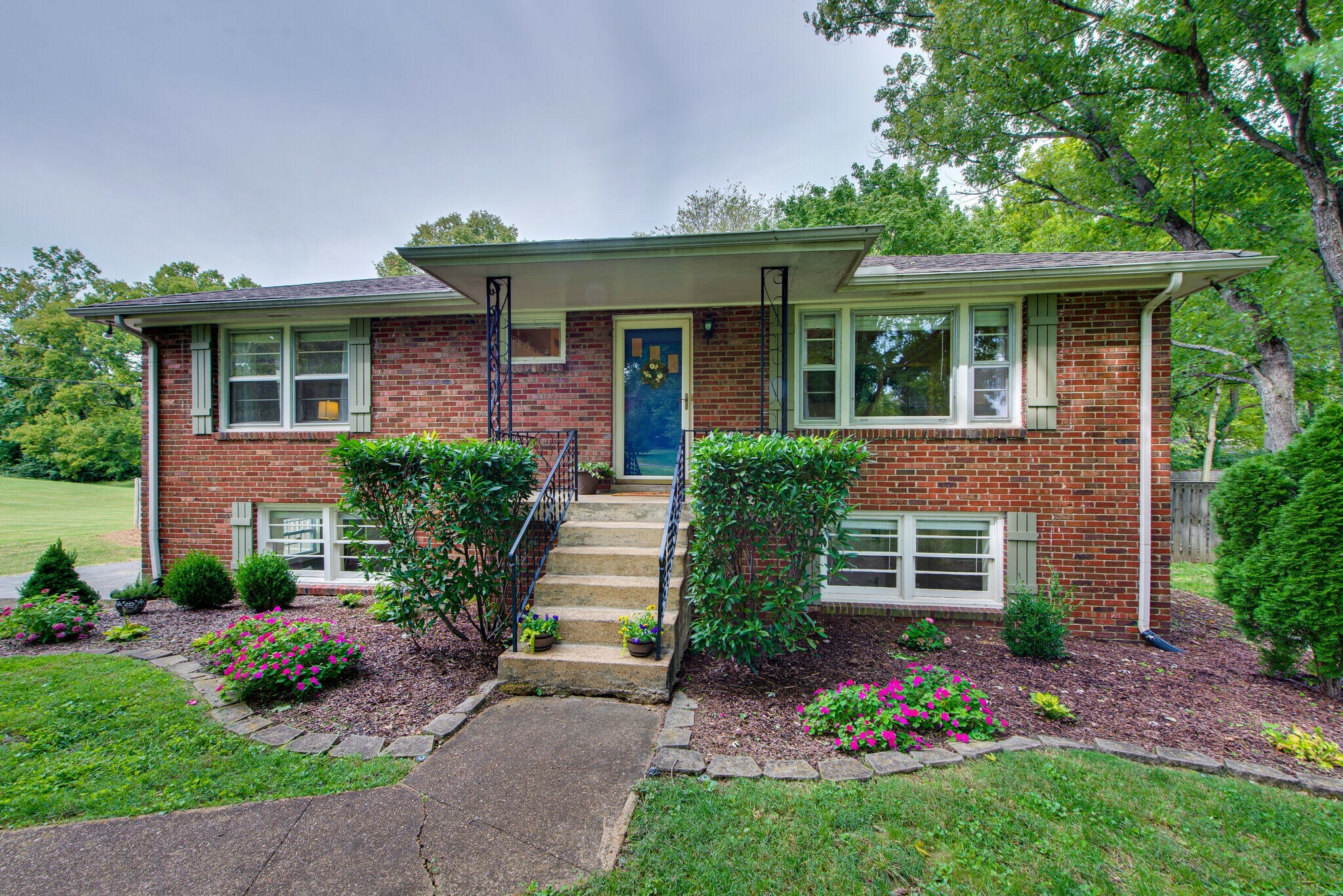 Property Photo: 4716 Briarwood Dr TN 37211
