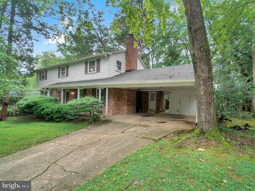 Property Photo:  611 John Marshall Drive NE  VA 22180 