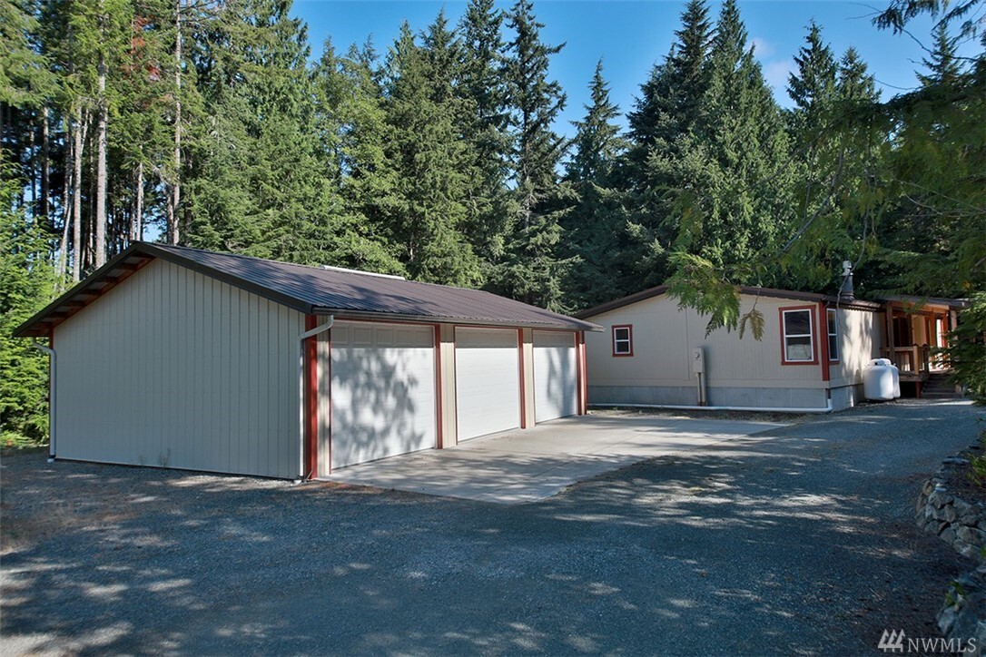 Property Photo: 2645 Parkwood Dr E WA 98260