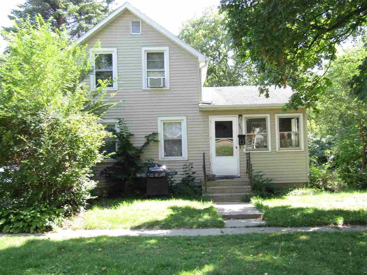 Property Photo:  843 Oak St  WI 53511 