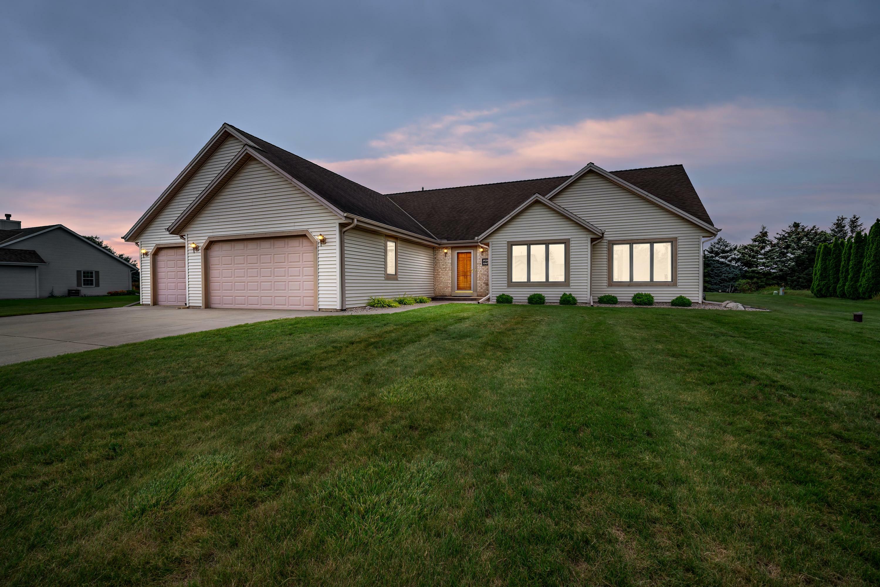 Property Photo:  W258n9471 Riverview Dr  WI 53017 