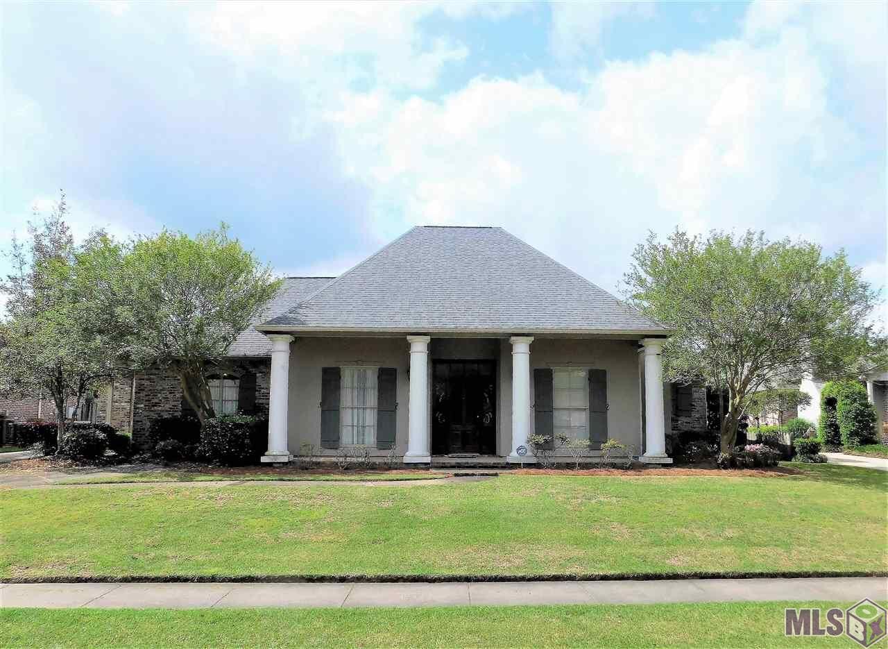 Property Photo: 11152 S Lakeside Oaks Ave LA 70810