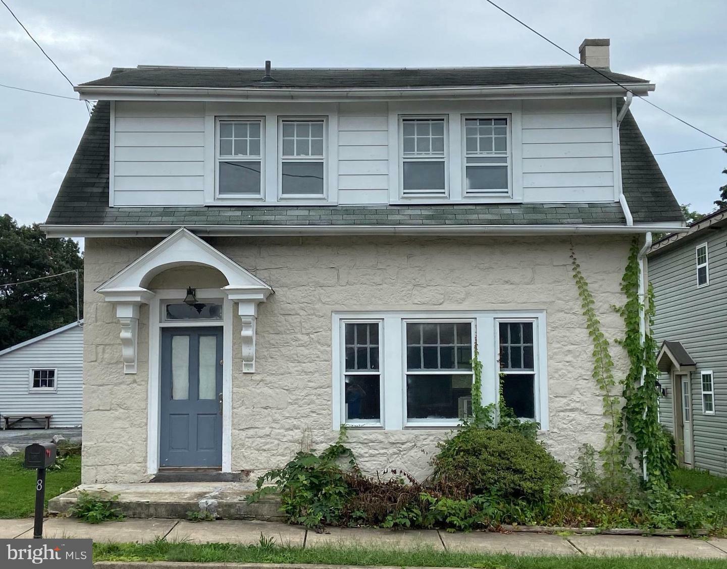 Property Photo:  8 S Reamstown Road  PA 17578 