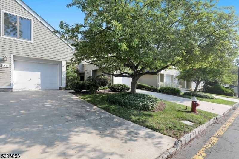 Property Photo:  34 Stryker Ct 34  NJ 08807 