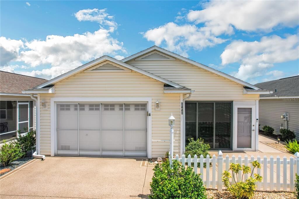 Property Photo: 1441 Olympia Street FL 32163
