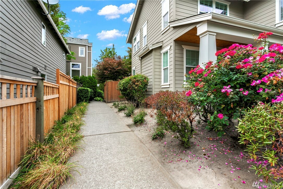 Property Photo: 522 3rd Ave S WA 98033