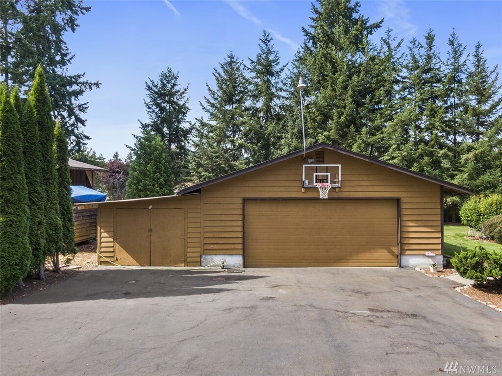 Property Photo: 22211 78th Ave E WA 98338
