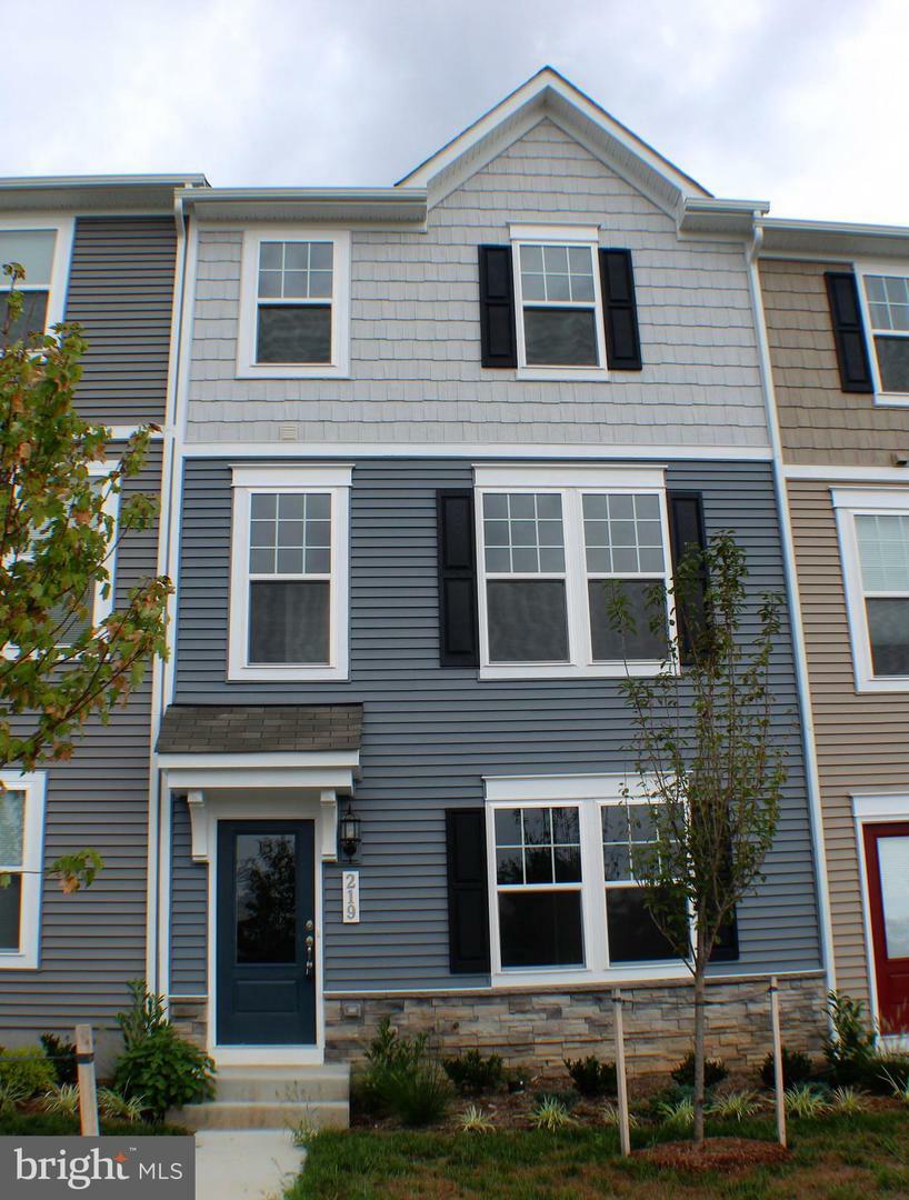 Property Photo:  219 Presidents Pointe Avenue  WV 25438 