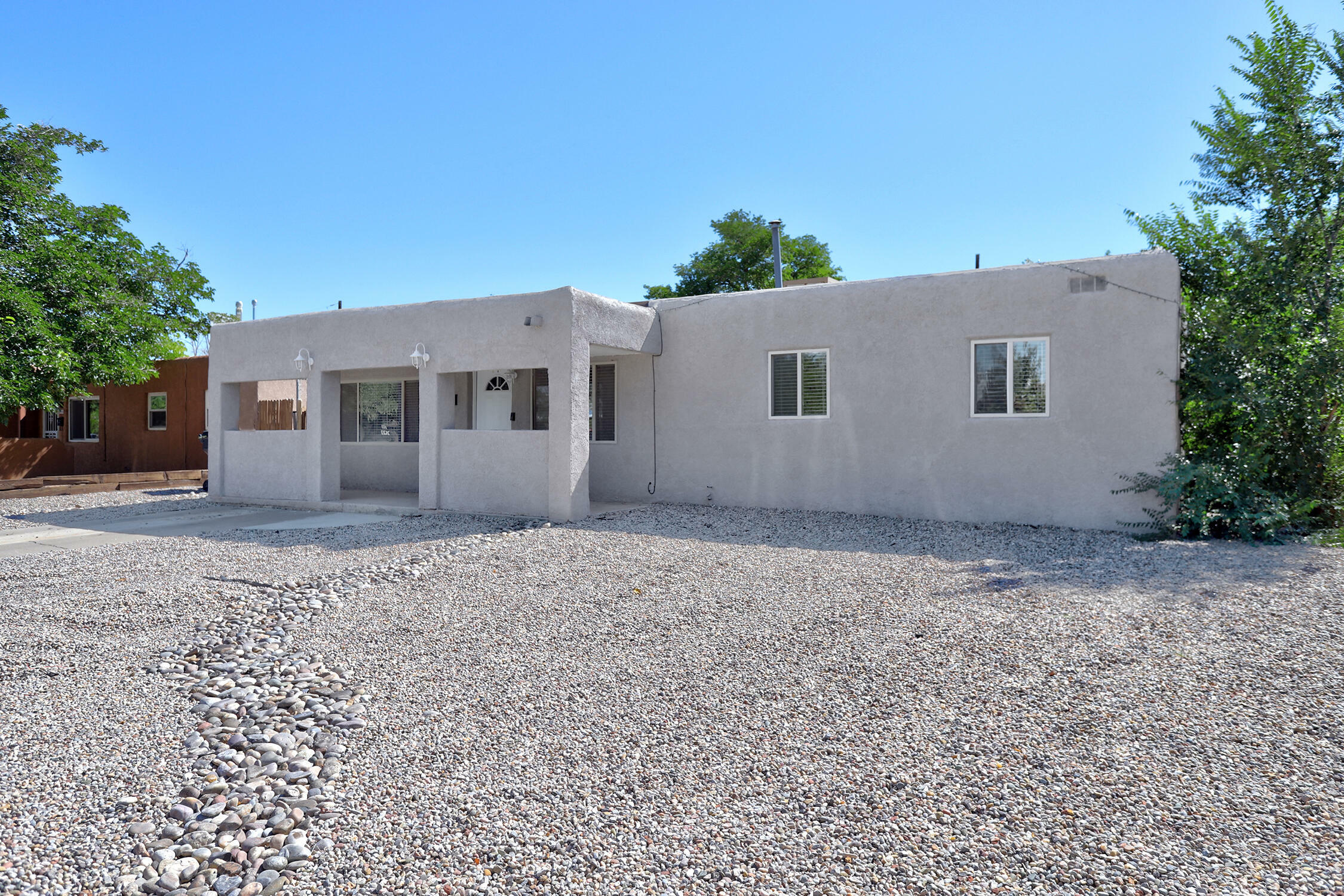 2414 Cardenas Drive NE  Albuquerque NM 87110 photo