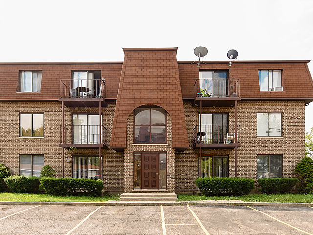 Property Photo: 1543 Ardmore Avenue A IL 60181