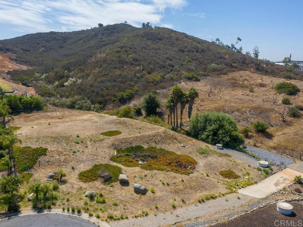 Property Photo:  846 Vista Point Circle  CA 92084 