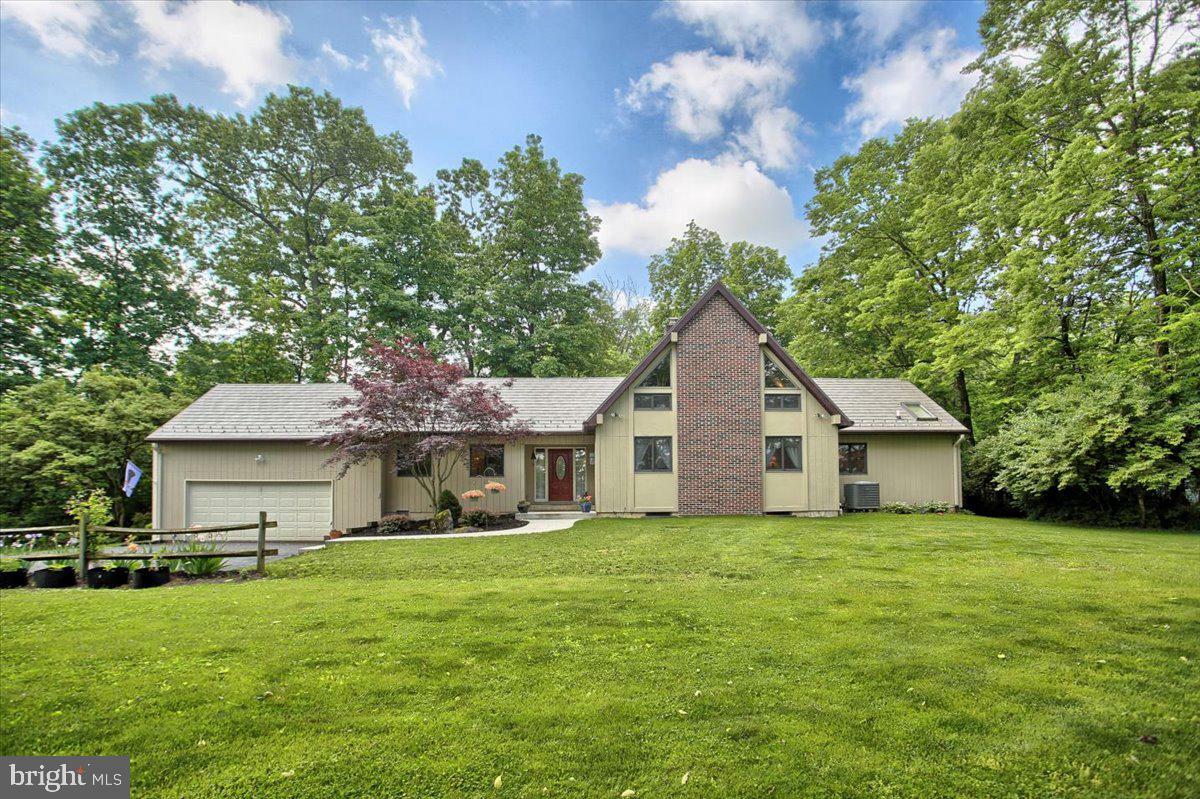 Property Photo: 701 W Siddonsburg Road PA 17019