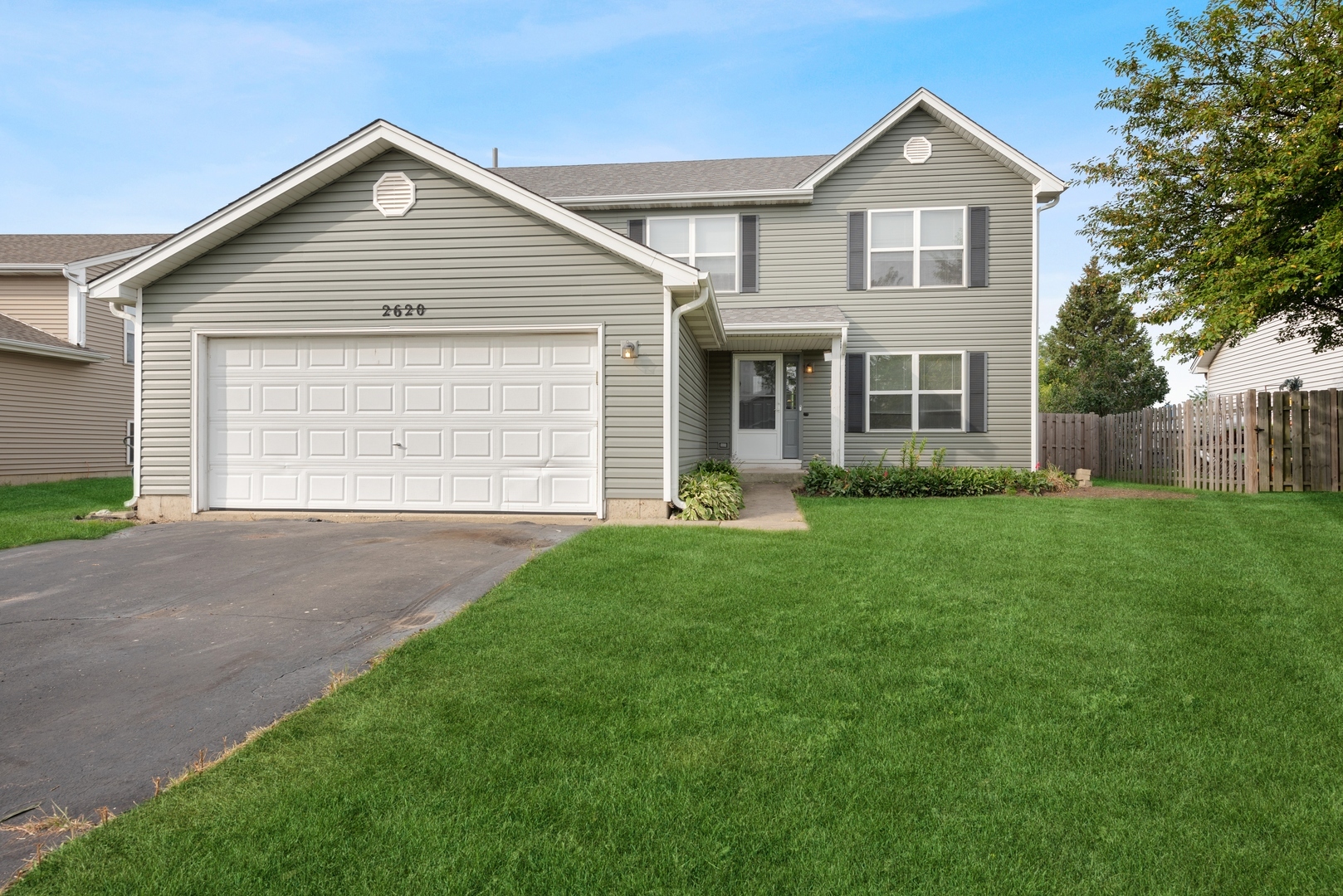 Property Photo:  2620 Cadbury Circle  IL 60156 