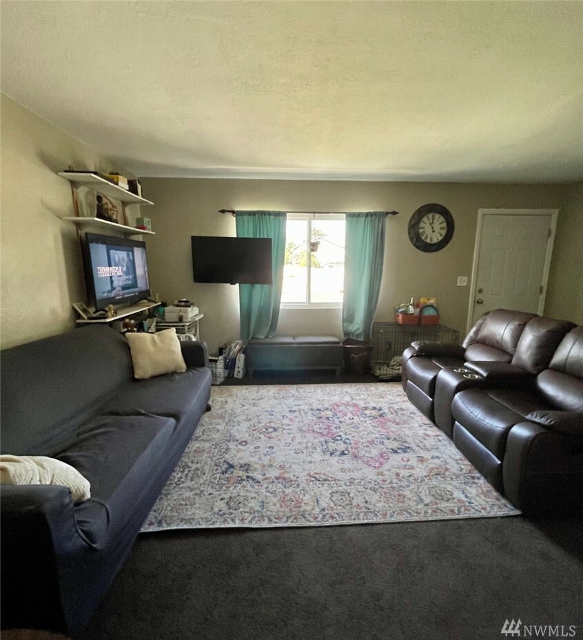 Property Photo: 609 SE Elm Ave WA 99324