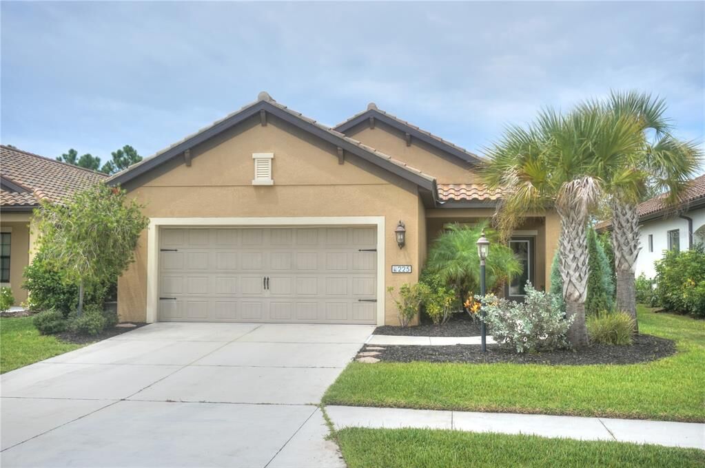 Property Photo: 225 Alfero Way FL 34275