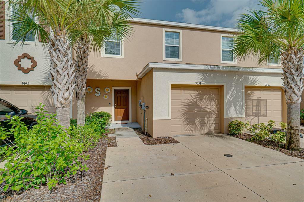 Property Photo:  9934 Hound Chase Drive  FL 33534 