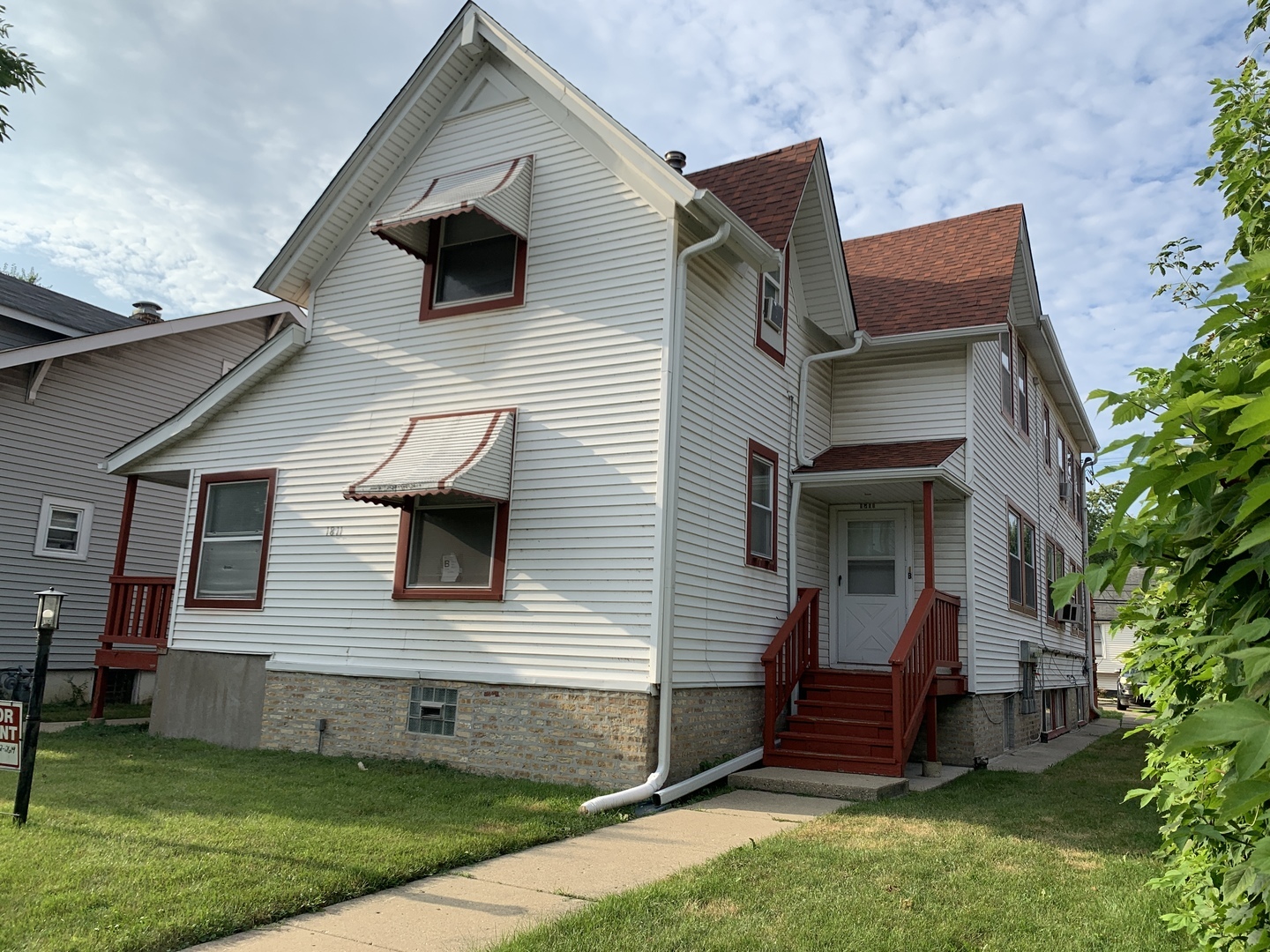 Property Photo:  1811 Emerson Street B  IL 60201 