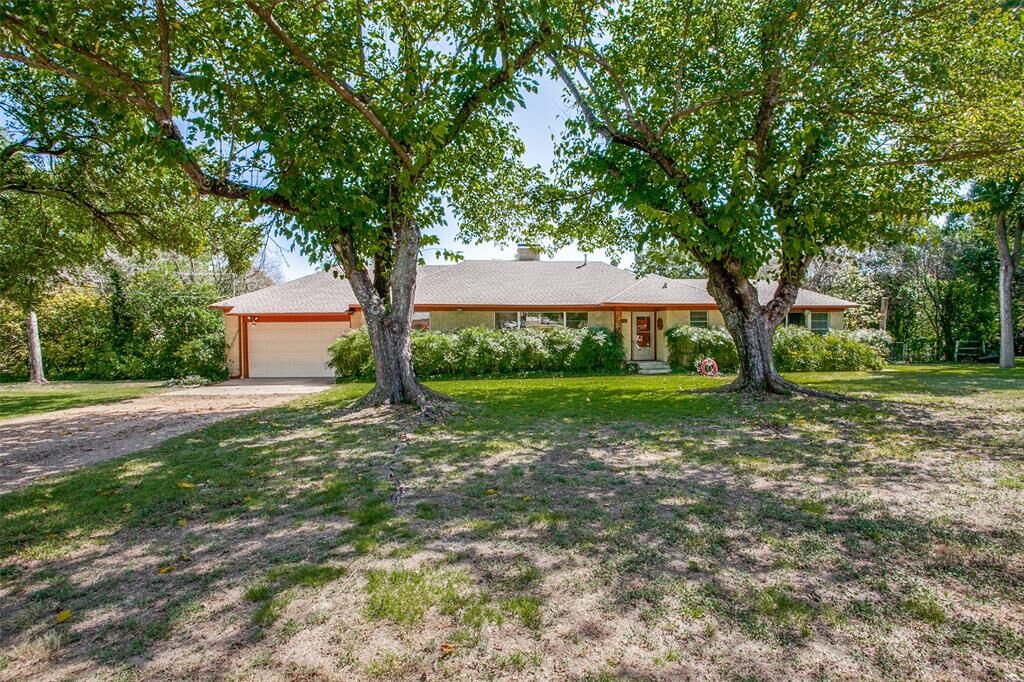 Property Photo: 418 Grayson Street TX 75141