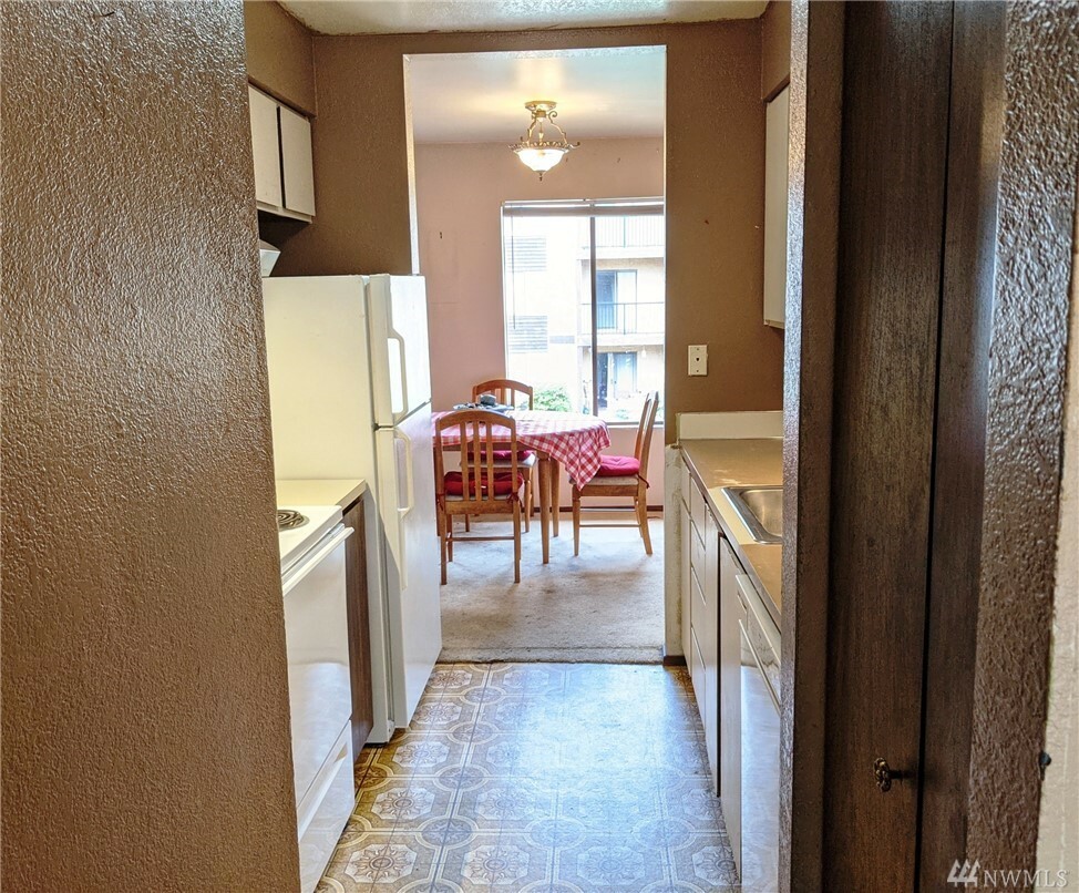 Property Photo: 12424 NE 145th St C23 WA 98034